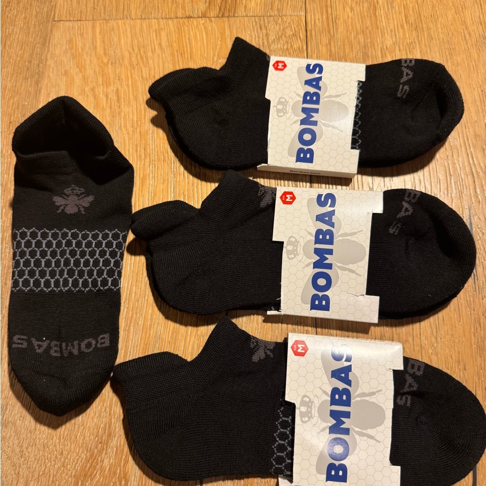 🔥BOMBAS NEW🔥Performance Black Honeyconb Bee  Ankle socks sz M NWT price firm! - Picture 2 of 2